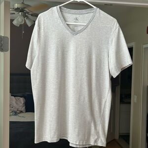 Calvin Klein men’s t-shirt size L slim fit V-neck